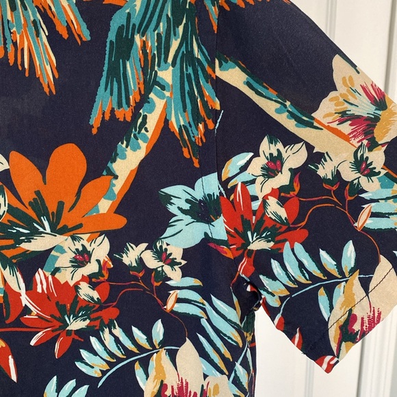 Zara / Resort Shirt / Floral Pattern / Small - Picture 4 of 9